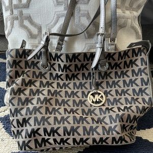 Michael Kors tote
